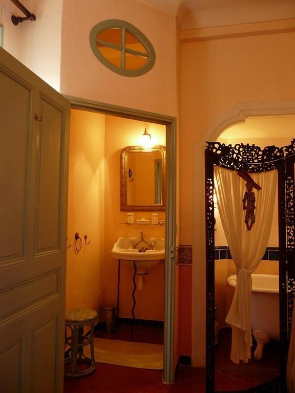 Lou Amourie Roussillon  Phòng bức ảnh